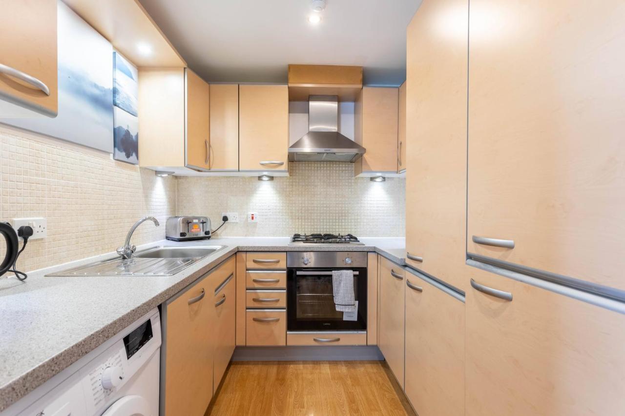 Modern 2 Bed Broompark/Central Apt. With Parking Glasgow Exterior photo