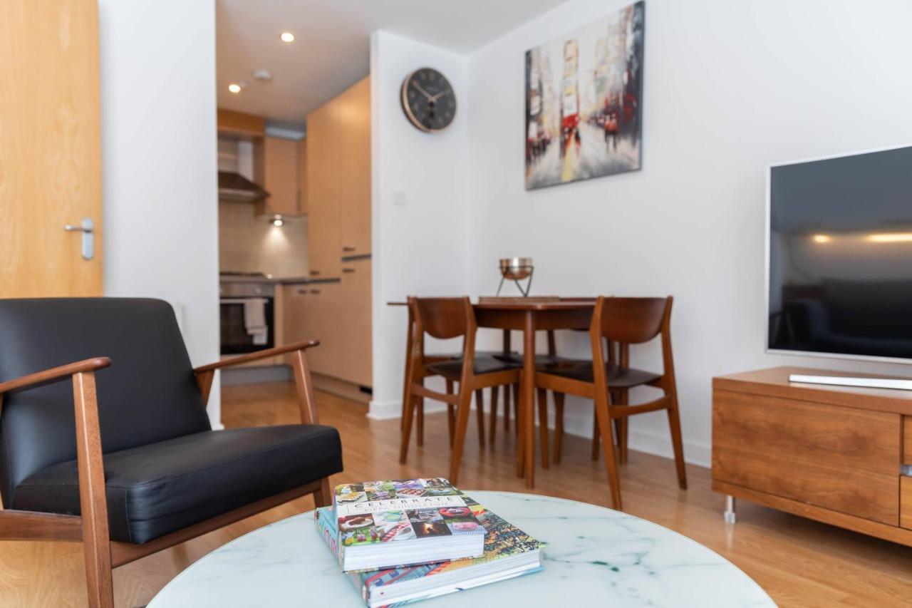 Modern 2 Bed Broompark/Central Apt. With Parking Glasgow Exterior photo